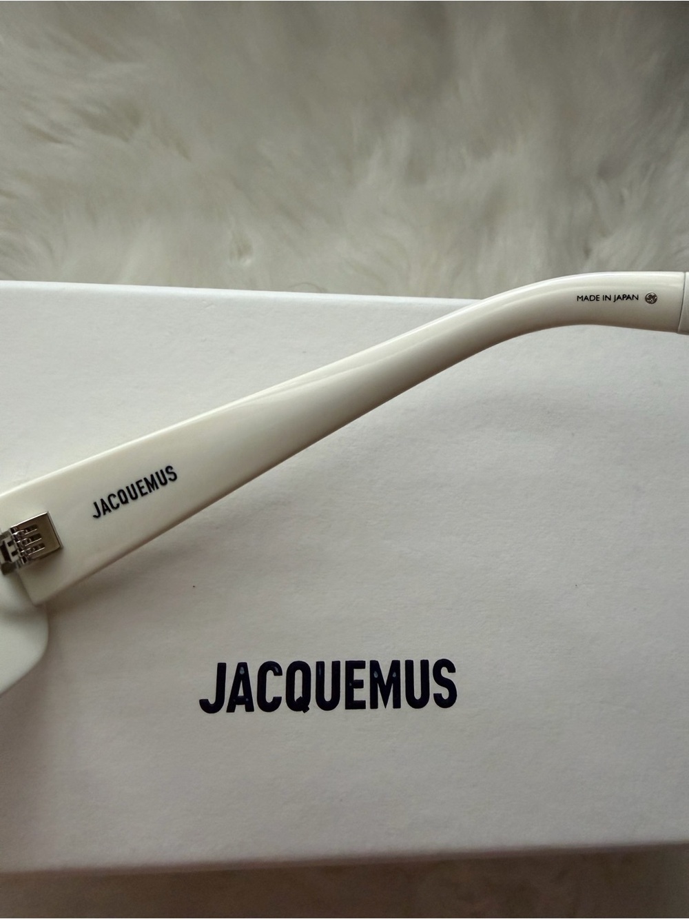 New! Jacquemus White Cream Rectangular Sunglasses with Dark Blue Lenses - Picture 8 of 9